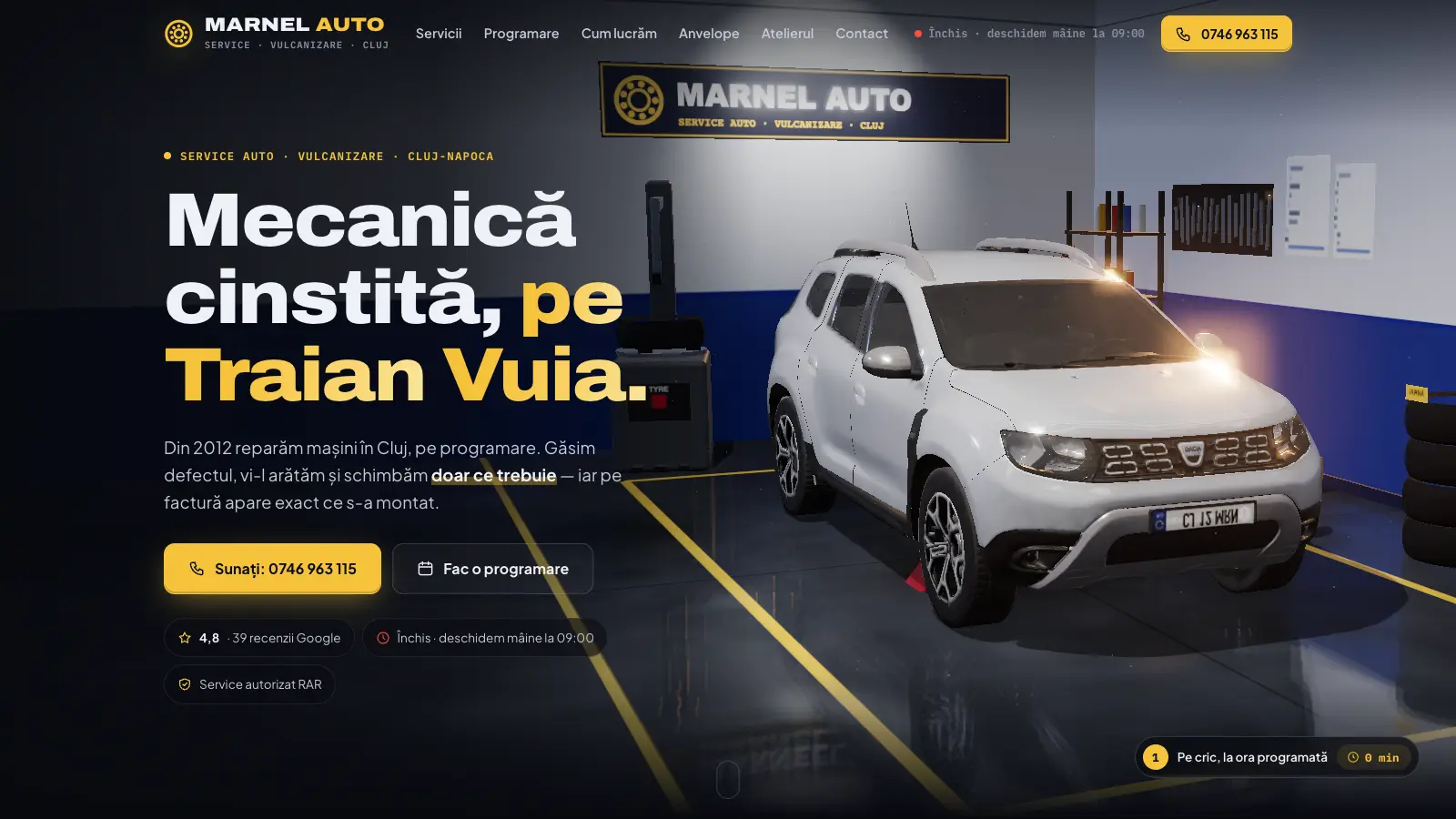 Atelierul Marnel Auto: un Duster alb pe cric, în postul cu linii galbene
